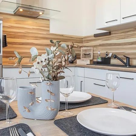 Cloud9 Kitchen Balcony Wifi Uniklinik Good Transport Connections * Augsburg